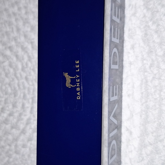 👙 "Dive Deeper" motivational desk placard sign. Clear acrylic with navy blue. - Picture 7 of 13